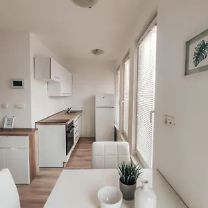 https://studio-apartment-sanya.hotels-in-ljubljana.com