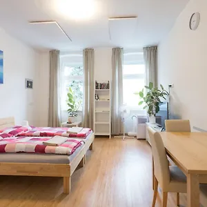 https://smile-apartment-schoenbrunn.vienna-besthotels.com